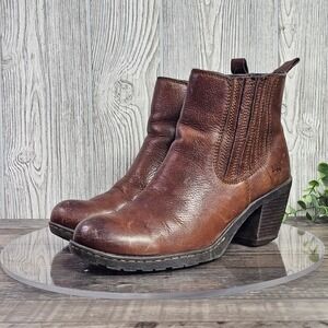BOC Born Concept Brown Leather Chelsea Ankle Boots Block Heel Women's Size‎ 8